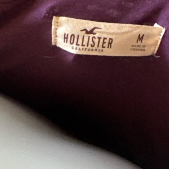 💋 Hollister Burgundy Lace Off-Shoulder Bodysuit – Size M (NWOT) 💋 - Picture 3 of 3